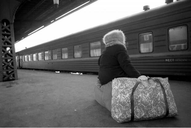 В ожидании электрички на Витебском вокзале. Санкт-Петербург, 1995 год. В ожидании электрички на Витебском вокзале. Санкт-Петербург, 1995 год.