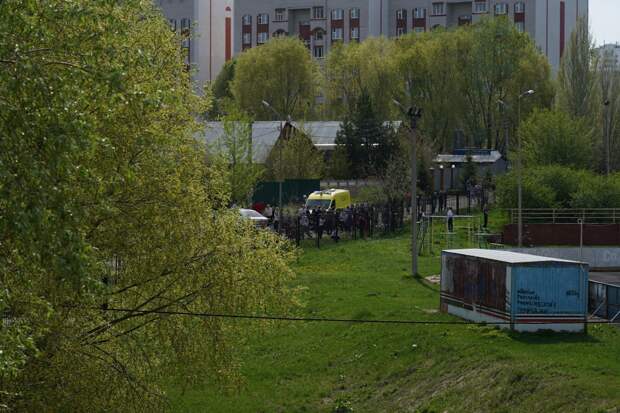 Неизвестные открыли стрельбу в школе в Казани