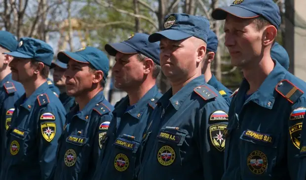 Олег Кожемяко поздравил сотрудников МЧС с наступающим профессиональным праздником