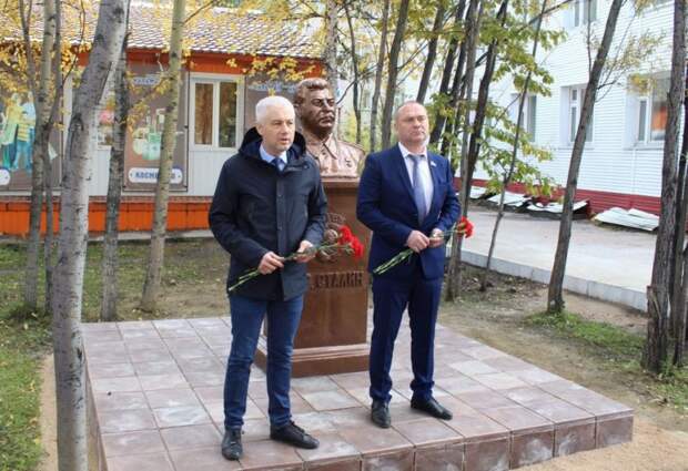 В Якутии открыли памятник Сталину