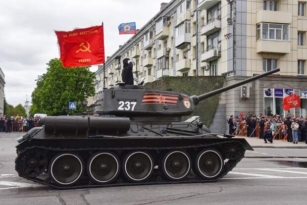 Парад Великой Победы в Донецке и Луганске 9 мая 2021 года