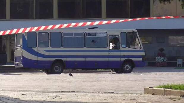 Террорист в Луцке отпустил всех заложников