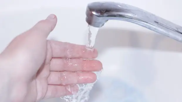 Что нужно знать об отключении горячей воды в Москве и других городах