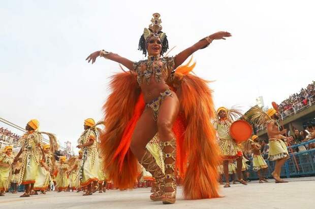 Танцовщица Unidos da Tijuca бразилия, в мире, карнавал, события, фото, фотоотчет, фоторепортаж