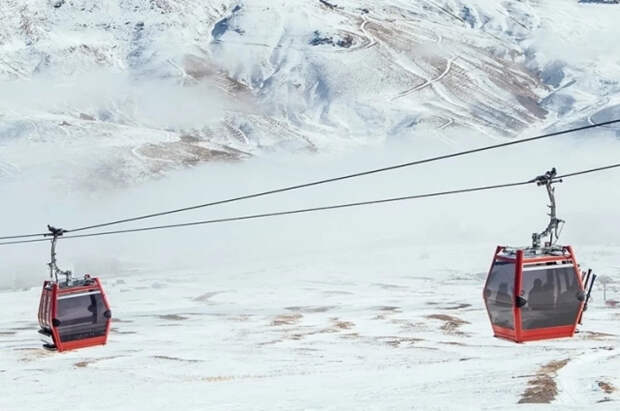 Более 50 туристов застряли на подъемнике в Турции