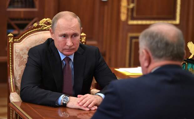 Зюганов упрекнул Путина за выступление без шапки на 15-градусном морозе