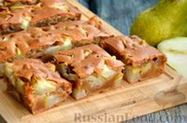 Фото к рецепту: Медовый пирог с грушами и корицей