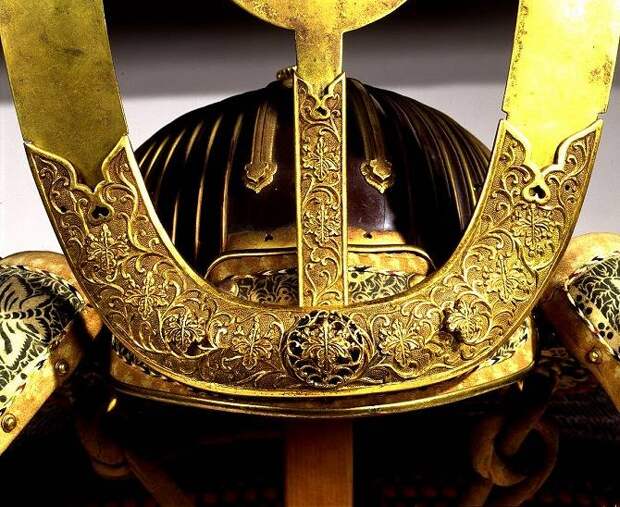 Кого сложнее одеть: рыцаря или самурая?