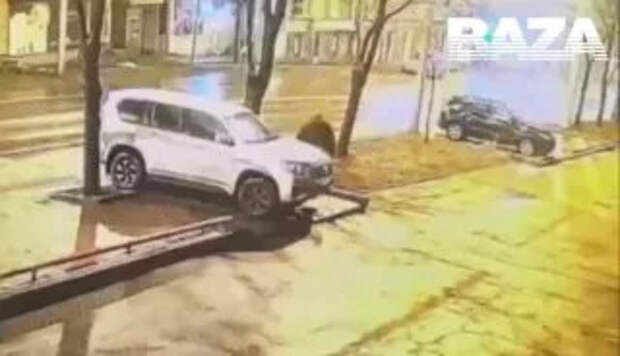 Видео взрыва автомобиля, в результате которого погиб экс-начальник Еленовской колонии ДНР Сергей Евсюков.