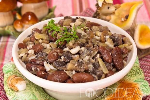 Салат с фасолью и грибами