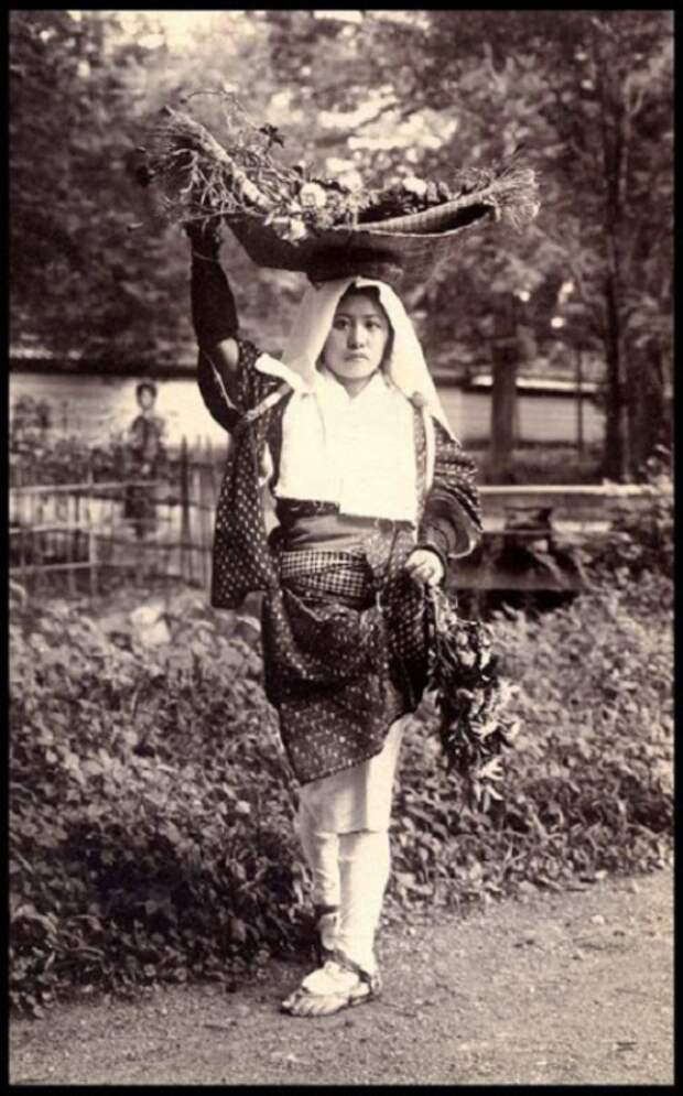 Цветочница села Охара, 1900 год. Цветочница села Охара, 1900 год.