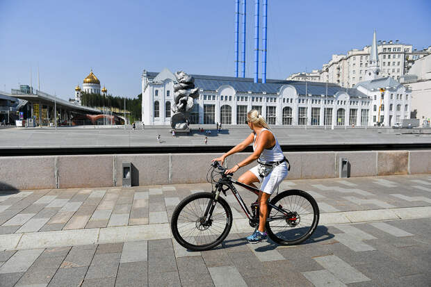 За что москвичи возненавидели скульптуру в виде большого куска глины?