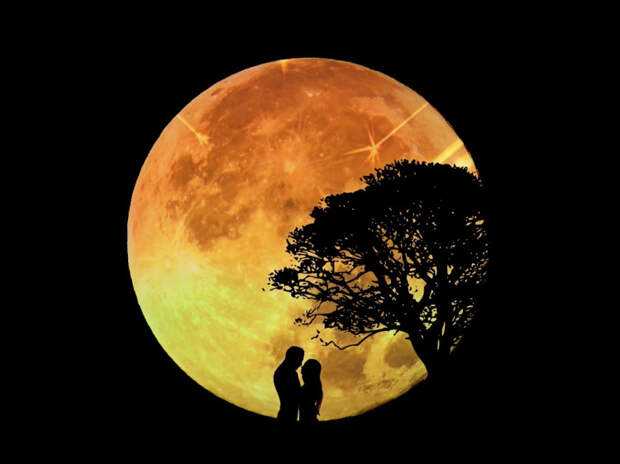Цветочная Луна рядом с «Сердцем скорпиона»: лучший день для признания в любви