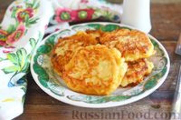 Фото к рецепту: Картофельные оладьи с сыром