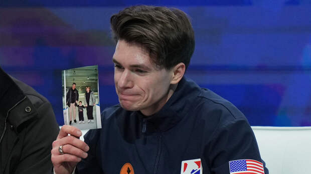 Фигурист Наумов сидел в зоне Kiss & Cry с фото погибших родителей