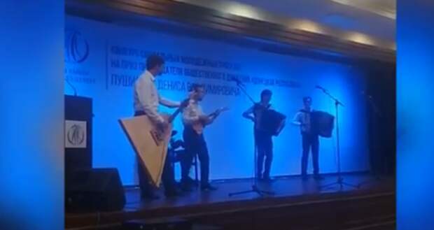 Фолк-бэнд «Русский акцент» выступил в Концертном зале имени С. С. Прокофьева в Донецке