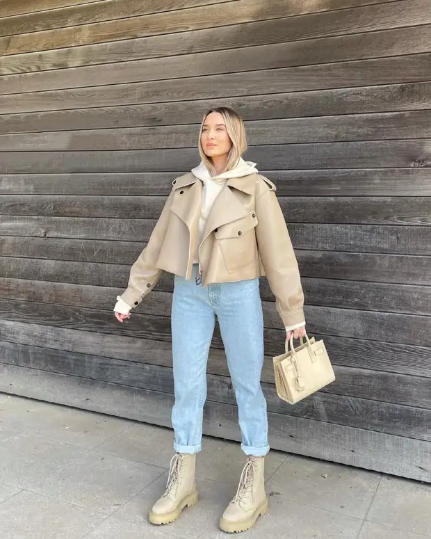 Как стильно носить толстовку с джинсами: 15 идей, которые так удобны в повседневной жизни