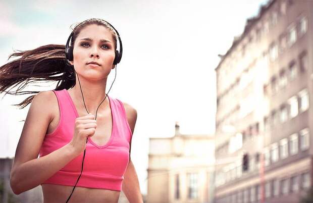 Ученые доказали, что быстрая музыка облегчает занятия спортом