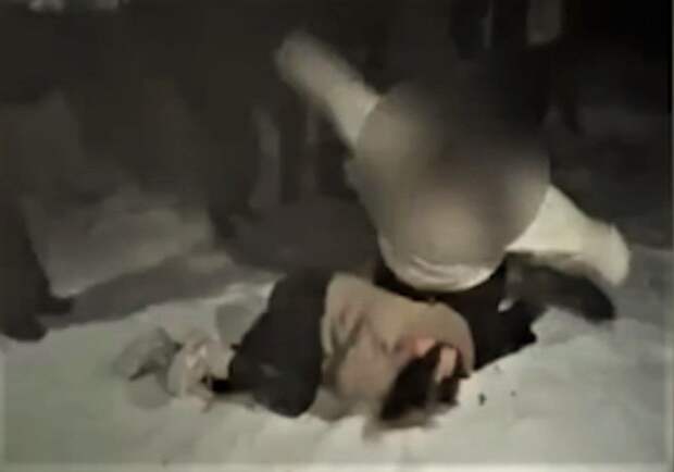 СК возбудил дело после избиения 14-летней школьницы на камеру в Приамурье