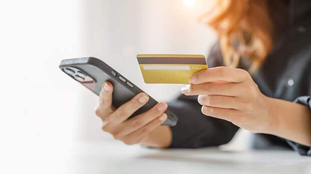 Россияне стали чаще жаловаться на блокировки средств на счетах в банках: с чем это связано