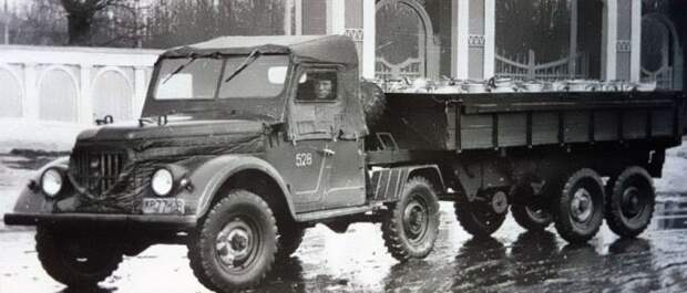 Седельный тягач УАЗ-456.