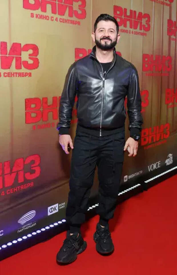 Михаил Галустян