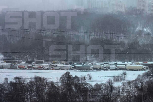 Shot опубликовал видео многокилометровой пробки на МКАД