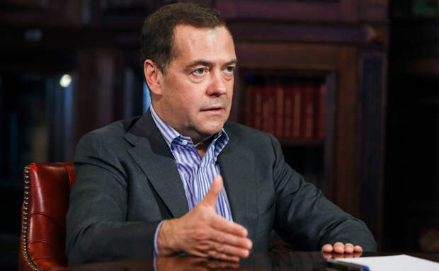 Медведев назвал сообщения об уходе Джонсона закономерным итогом бездарной политики