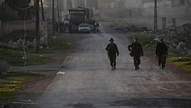 Бойцы сирийской армии в поселке Мадждаль к северу от города Хама. Архивное фото