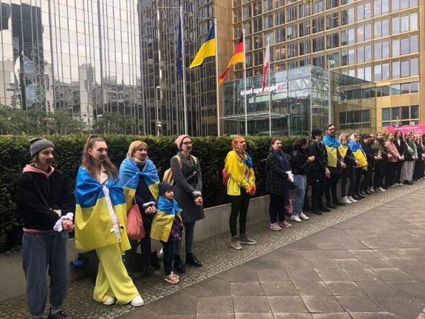 В Берлине украинцы протестуют против Марины Овсянниковой и её новой...
