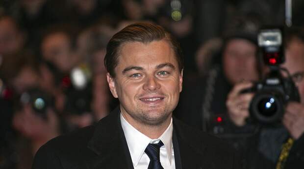 Отрастившего усы Ди Каприо атаковали шутками в соцсетях