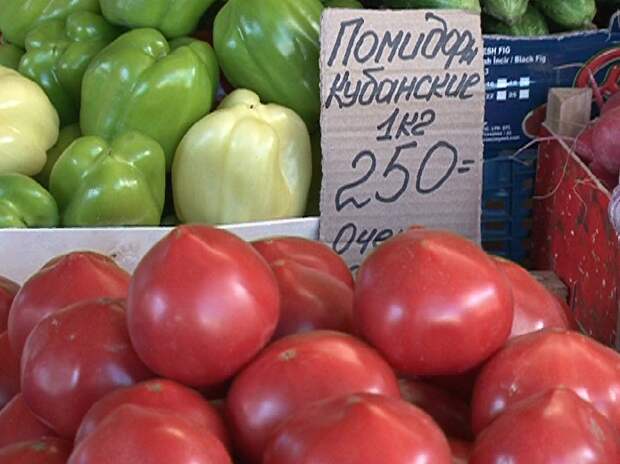 Людям нужно есть огурцы, помидоры и капусту, но их не укупишь! Когда снизятся цены-рассказывают "пленочники" и "перекупы"