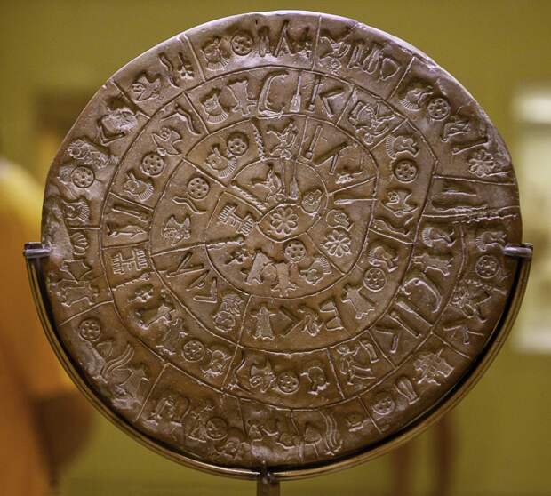 Phaistos_disk_A