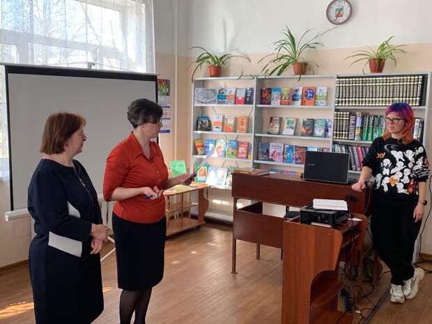 Петербурженка собирает книги для сельских библиотек и проводит семинары для сотрудников. Как появился проект «Клуб книгодар»
