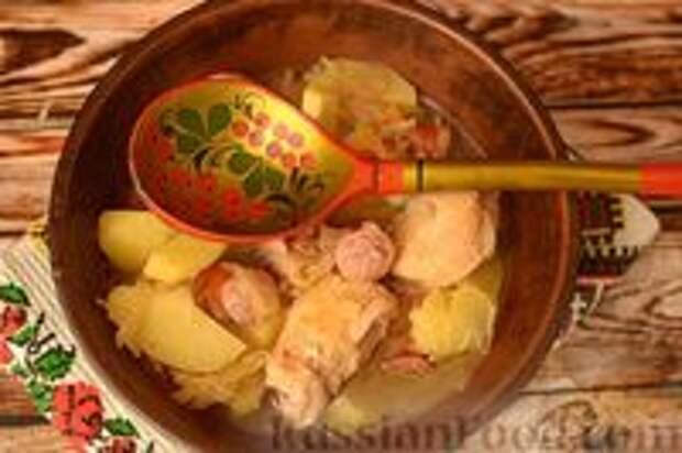 Фото к рецепту: Суп из квашеной капусты со свининой, курицей и копчёными колбасками