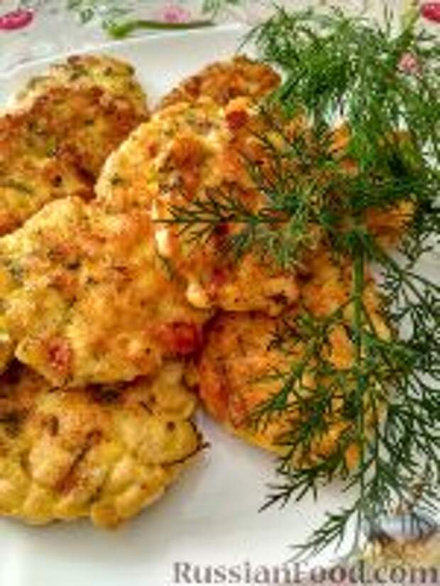 Фото к рецепту: Куриные рубленые котлеты с помидорами и перцем