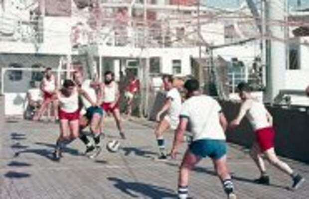 История и археология: Как 14 кораблей на 8 лет стали пленниками Суэцкого канала: Как жили и развлекались экипажи в ловушке