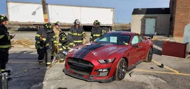 Ford Mustang Shelby GT500 порезали на куски ради тренировок