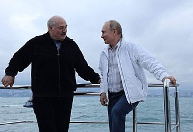 С Президентом Республики Беларусь Александром Лукашенко в ходе морской прогулки.