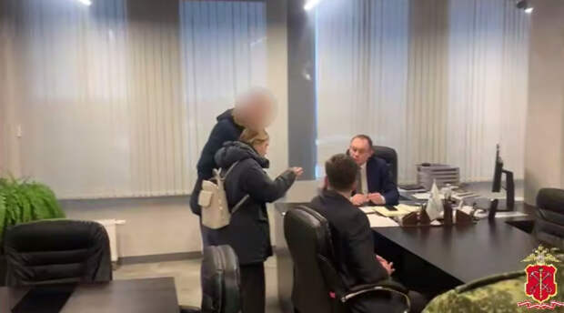 Петербургская полиция показала взяточников по делу "Россети Ленэнерго"