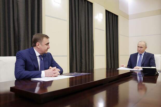 Алексей Дюмин доложил Путину об обеспечении кадрами предприятий ОПК в Тульской области