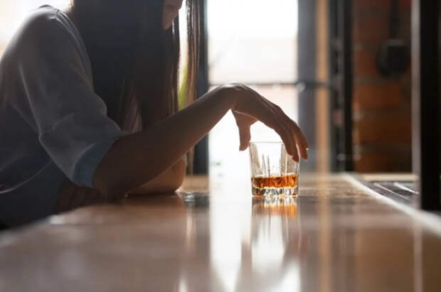 Врач Исаев назвал заболевания, которые повышают риски развития алкоголизма