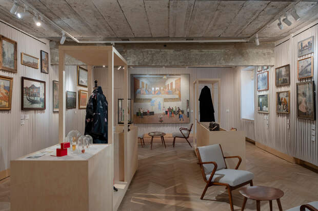 Экспозиция выставки  «Заграница — это миф?!»