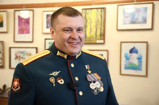 В новосибирской школе встретили Героя России