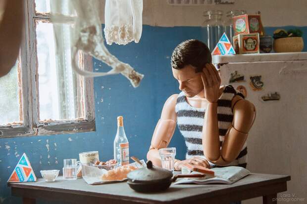 6 обычных фото Барби и Кена, которые живут в коммуналке при СССР