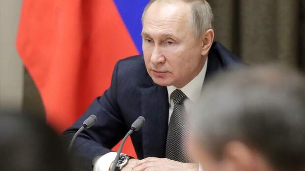 Потом расскажу: На встрече в Сочи Путин подшутил над запутавшимся в аудиотехнике немцем