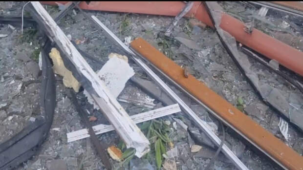 От ракетного удара по Луганску пострадали также две школы, три садика, колледж, корпус вуза