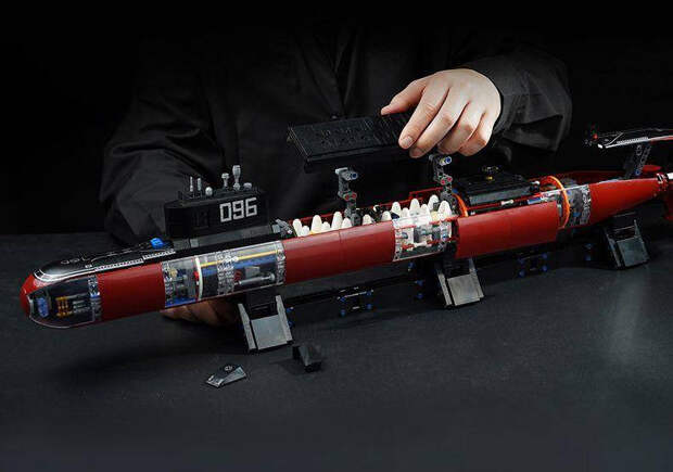 Qman давно доказал всем, что он не слепо копирует LEGO, а создает свои уникальные наборы. Qman, он же Enlighten, он же Keeplay более 30 лет создает и продает наборы разноцветных кирпичиков.-11