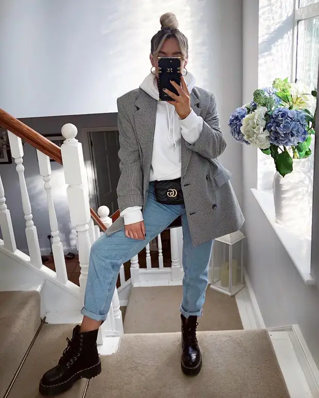 Как стильно носить толстовку с джинсами: 15 идей, которые так удобны в повседневной жизни