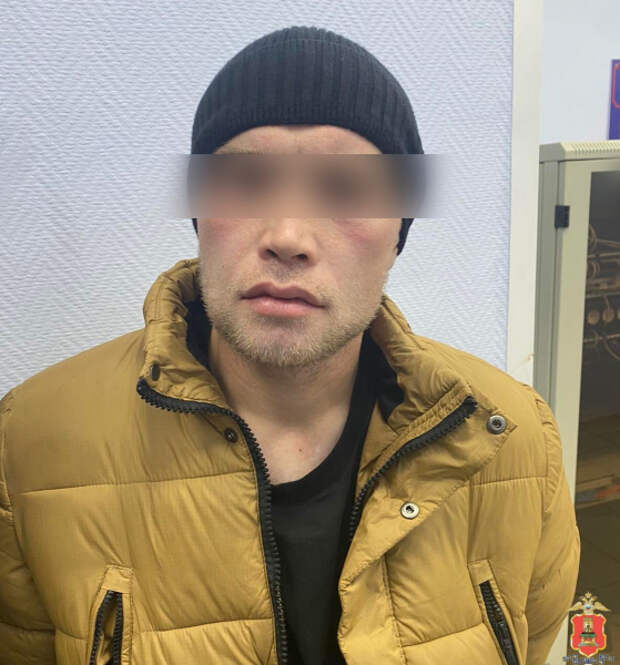 На остановке в Твери поймали мужчину с пакетом героина